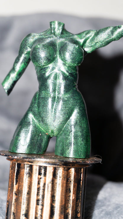 Female, bravery - Sculpture