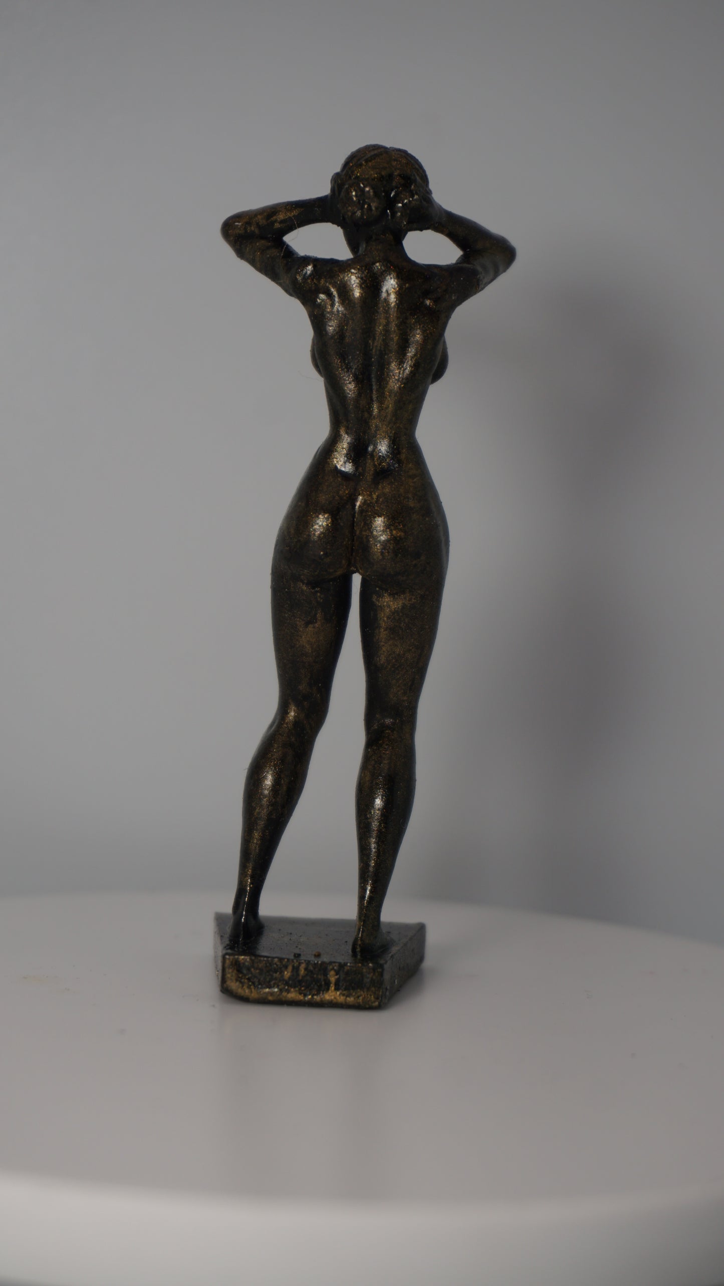 The shower Woman Statue