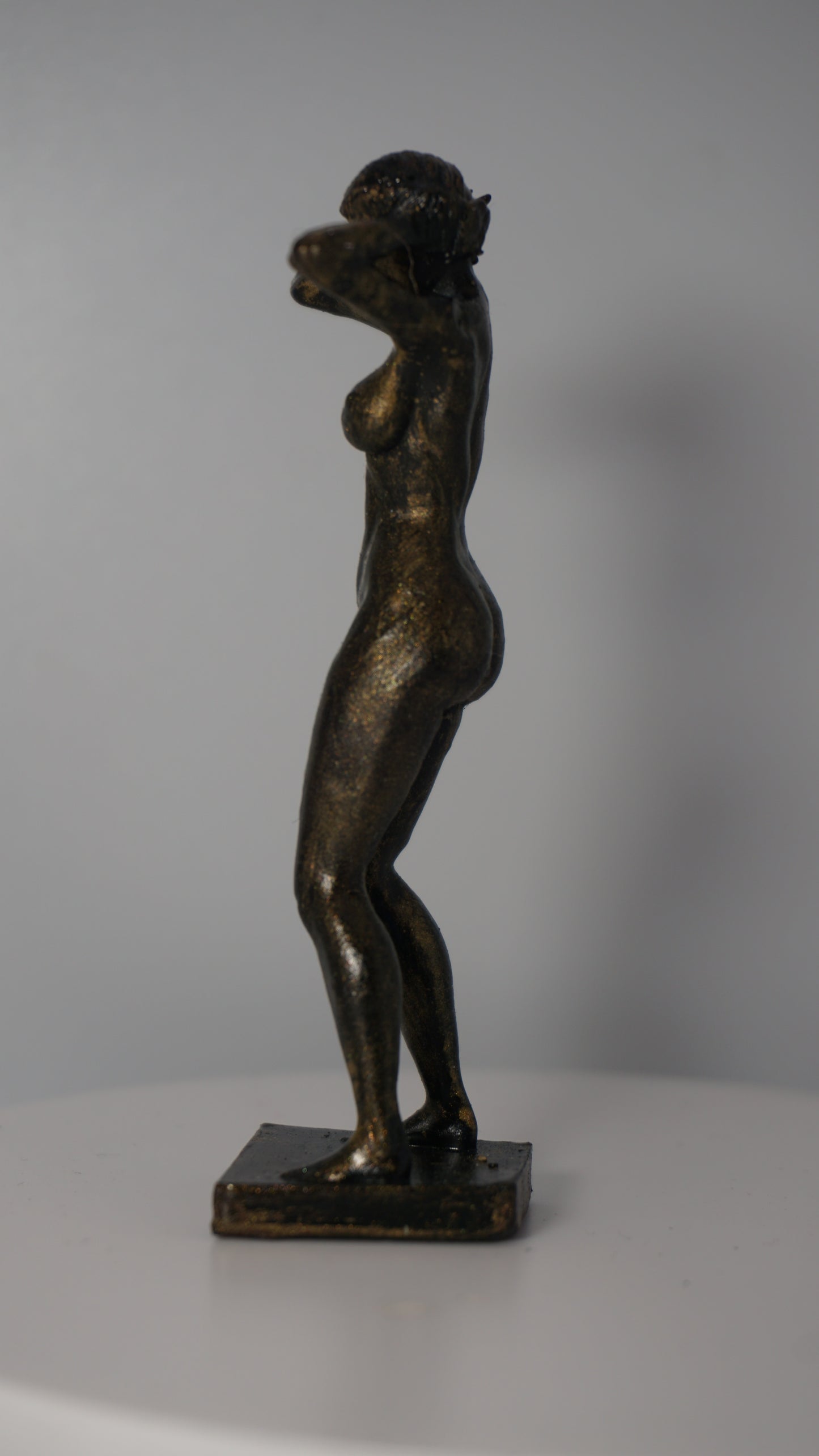 The shower Woman Statue