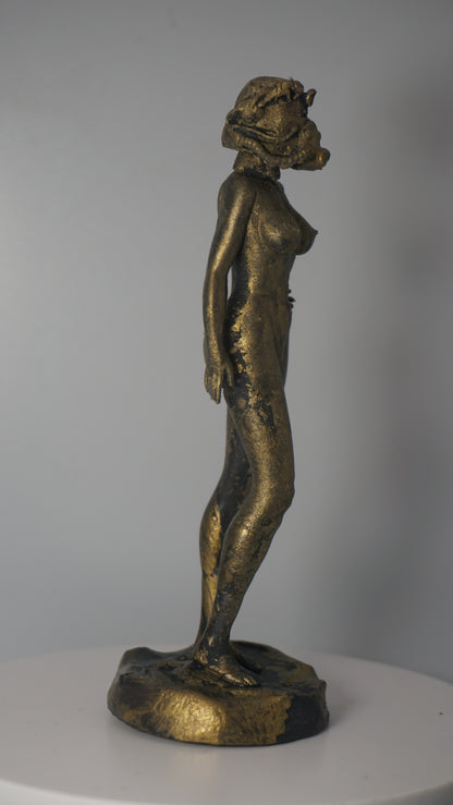 Paladin of steel Woman Statue Mature Version