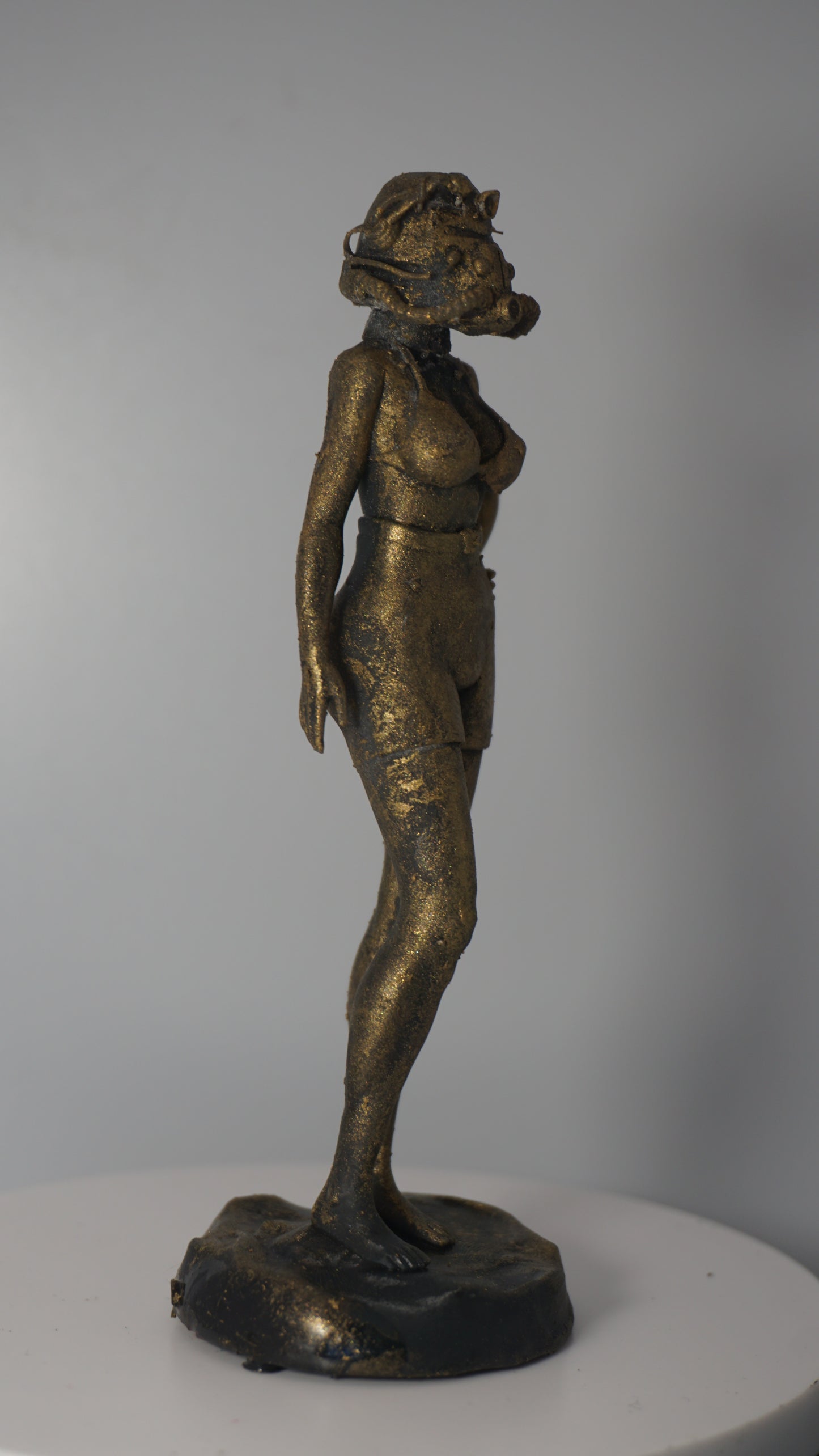 Paladin of steel Woman Statue