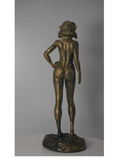 Paladin of steel Woman Statue Mature Version