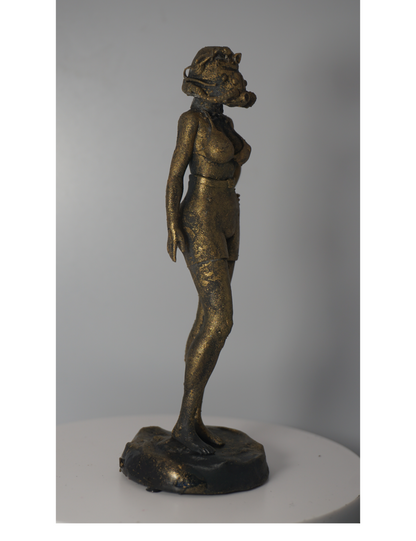 Paladin of steel Woman Statue
